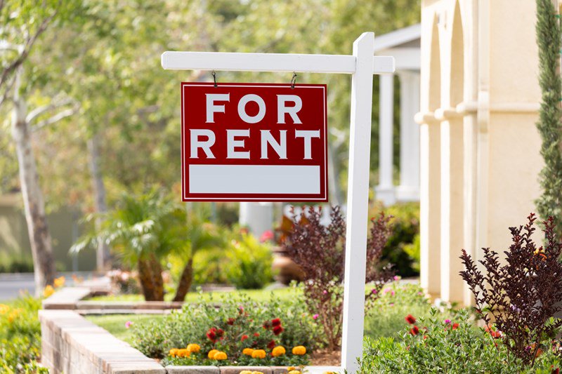 red_for_rent_sign_iStock-960624848