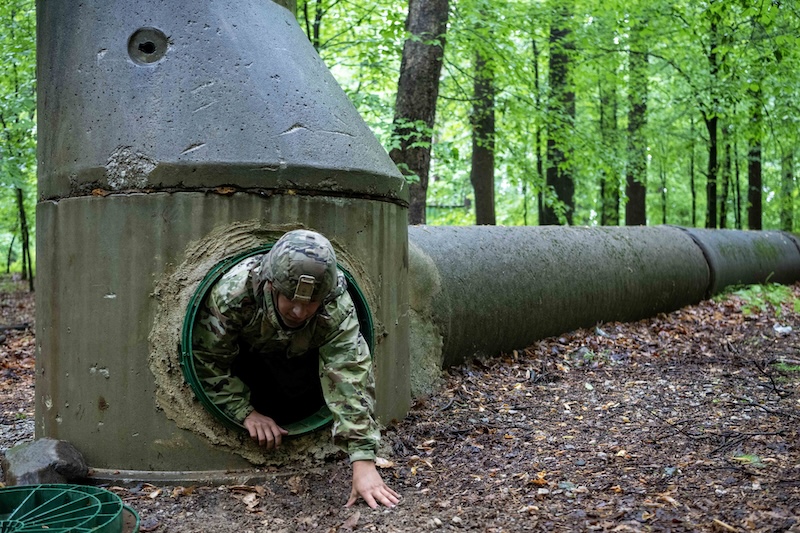 soldier crawling through opening in forest in Aberdeen_Proving_Ground_Photo_by_DOW_Greg_Newswanger_Army