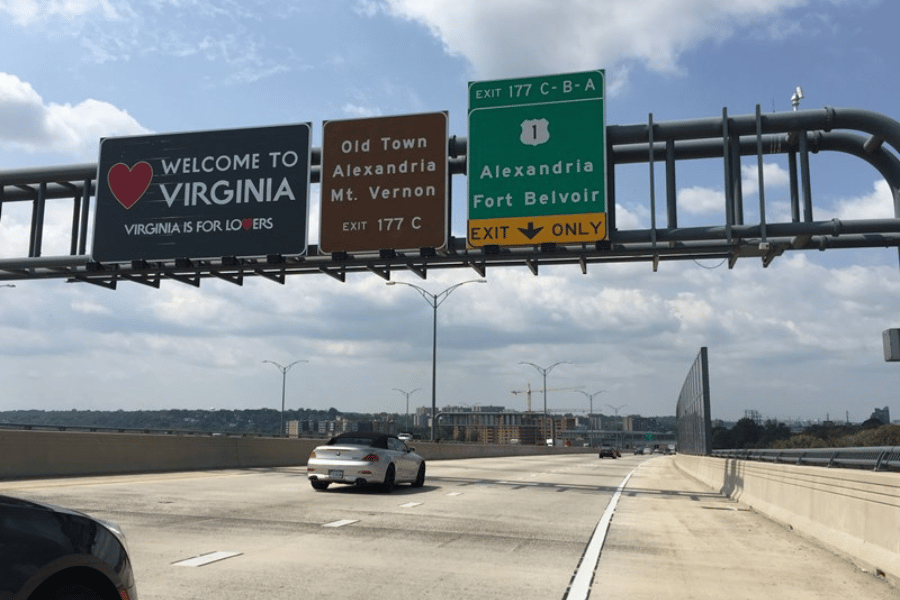 Interstate 395 Virginia signs going to Alexandria and Fort Belvoir