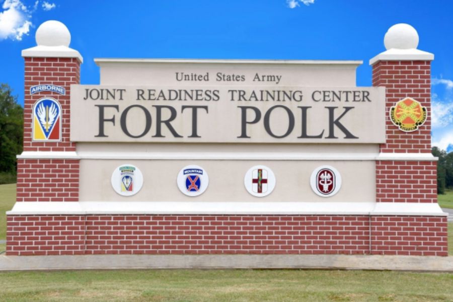 Fort_Polk_base_gate