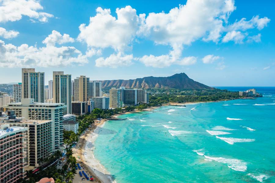 view of hotels, beach, Diamondhead, and blue sky and ocean near Waikiki Beach Hawaii ry_