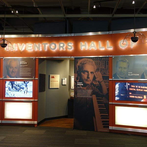 National_Inventors_Hall_of_Fame_and_Museum,_USPTO_building_in_Alexandria,_Virginia,_2014-09-24