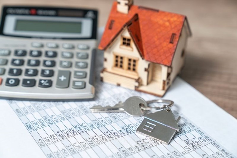 checking out the different types of home loans, calculator and house keys