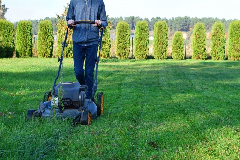 mowing_lawn