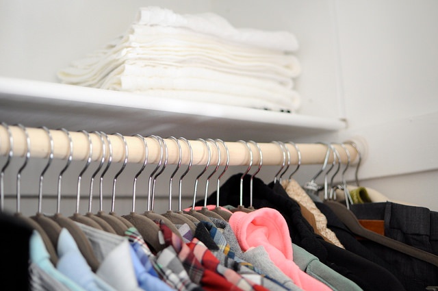hangers_clothes_closet